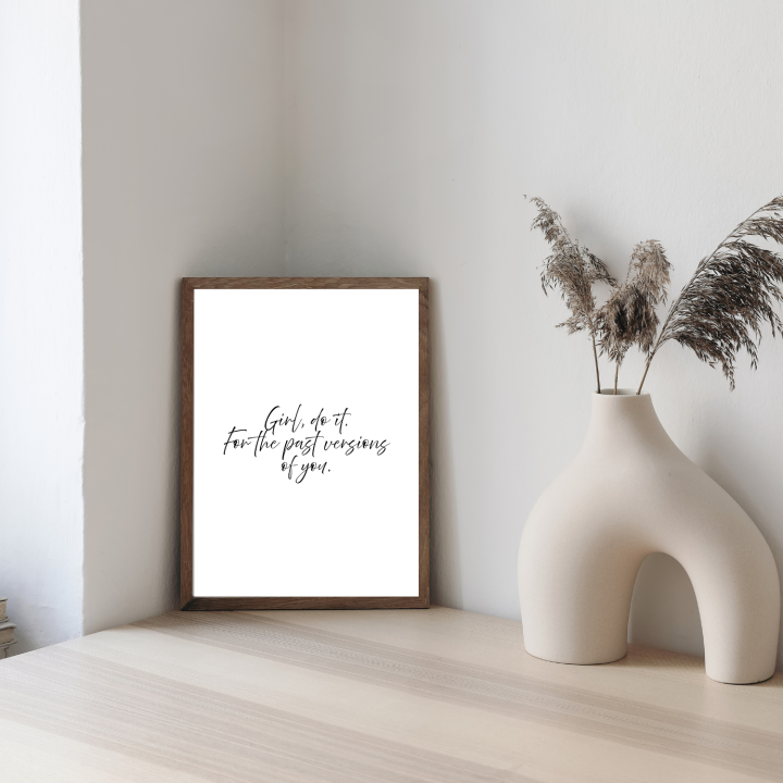 Minimalistyczna dekoracja do biura – plakat z motywującym cytatem