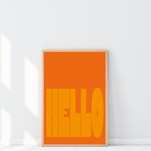 Plakat z krótkim typograficznym hasłem to dekoracja ścienna, która doda Twojemu wnętrzu oryginalności.