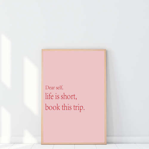 Motywacyjny plakat podróżniczy z inspirującym cytatem – dekoracja ścienna dla miłośników odkrywania świata i planowania wyjazdów