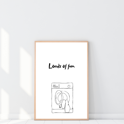 Plakat do łazienki z pralką to minimalistyczny czarno-biały humorystyczny napis Loads of fun