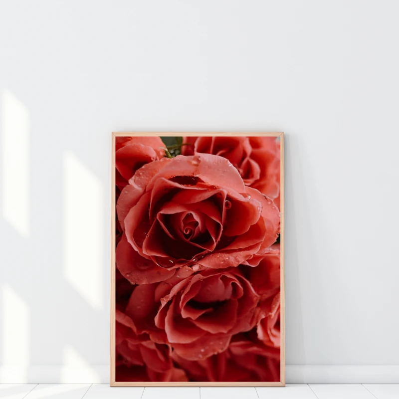 Plakat z czerwonymi różami to elegancka i autorska dekoracja ścienna do wnętrz