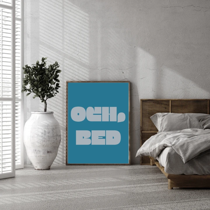 Humorystyczny plakat do sypialni w dużym formacie – designerska dekoracja ścienna, która ożywia wnętrze i nadaje mu nieformalny charakter.