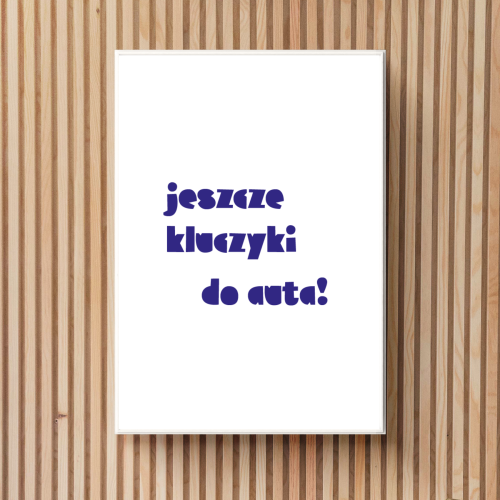 Zabawny plakat z napisem Jeszcze kluczki do auta to funkcjonalny akcent do przedpokoju, który ułatwia codzienne wyjścia