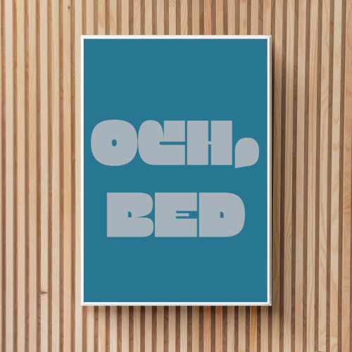 Śmieszny plakat do sypialni XXL – nowoczesna dekoracja wnętrza, która wprowadza humor i stylowy akcent do przestrzeni relaksu.