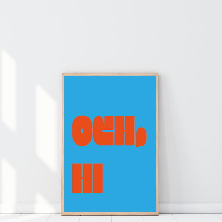 Plakat powitalny Och hi z pomarańczowym napisem do przedpokoju – nowoczesna, minimalistyczna dekoracja ścienna, która od razu wita gości i odświeża wnętrze.