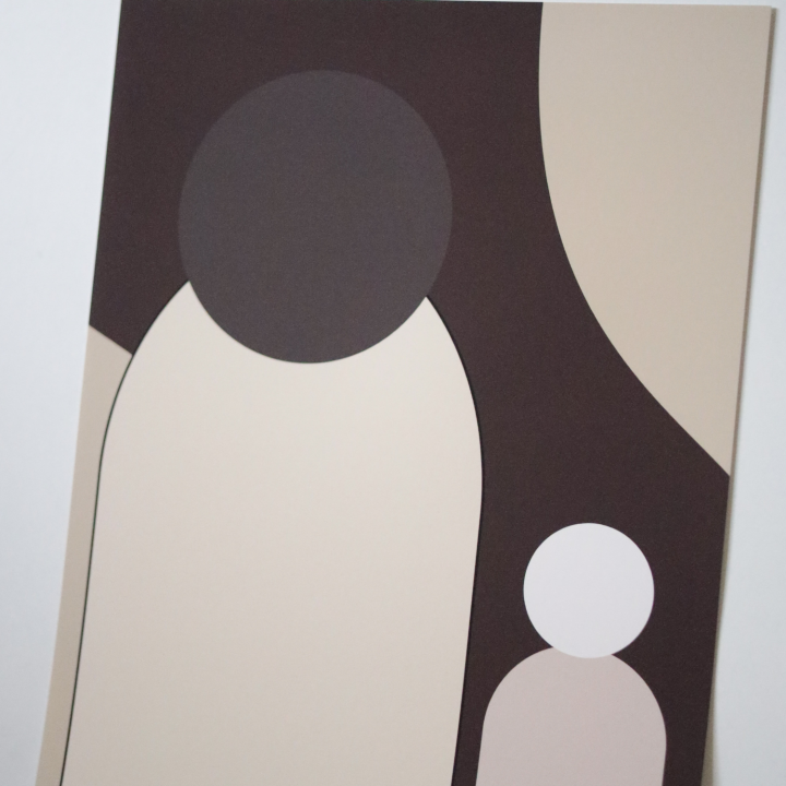 Plakat geometryczny do salonu w brązowych odcieniach – stylowa, designerska grafika ścienna, idealna do eleganckich i naturalnych aranżacji.