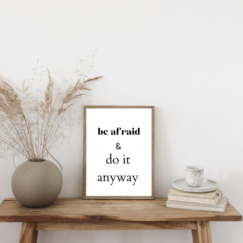 Plakat z motywacyjnym przesłaniem do biura - nowoczesna dekoracja do wnętrza