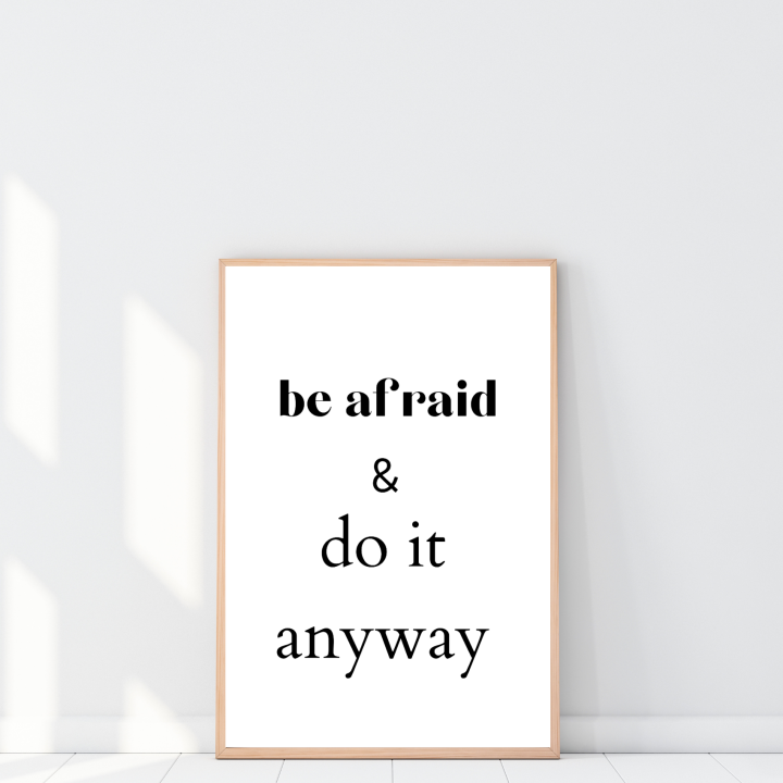 Typograficzny plakat 20x30 cm z inspirującym cytatem na prezent - dekoracja do domowego gabinetu