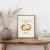 Plakat kuchenny z napisem o kawie to stylowa i humorystyczna dekoracja ścienna