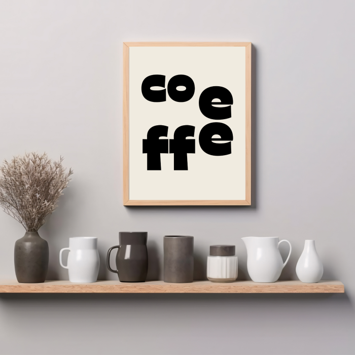 Typograficzny plakat z czarnym napisem Coffee na bezowym tle