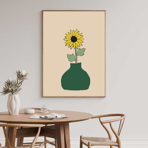 Stylowy beżowy plakat ze słonecznikiem w wazonie to elegancka dekoracja do salonu, która odmienia przestrzeń