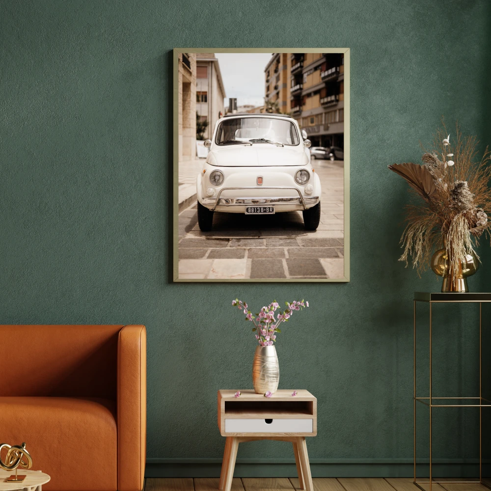 Autorski plakat z wloskim samochodem fiat 500 to stylowa dekoracja scienna do salonu, przedpokoju lub biura