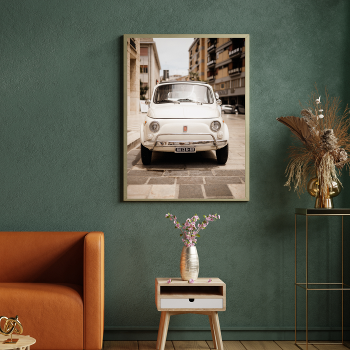 Autorski plakat z wloskim samochodem fiat 500 to stylowa dekoracja scienna do salonu, przedpokoju lub biura