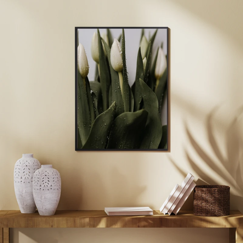 Botaniczny plakat białe tulipany zroszone wodą