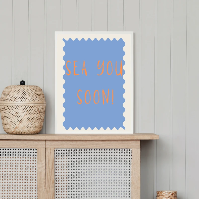 Letni plakat do salonu z pomarańczowym napisem sea you soon