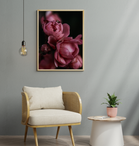 Autorska grafika roz na sciane do salonu