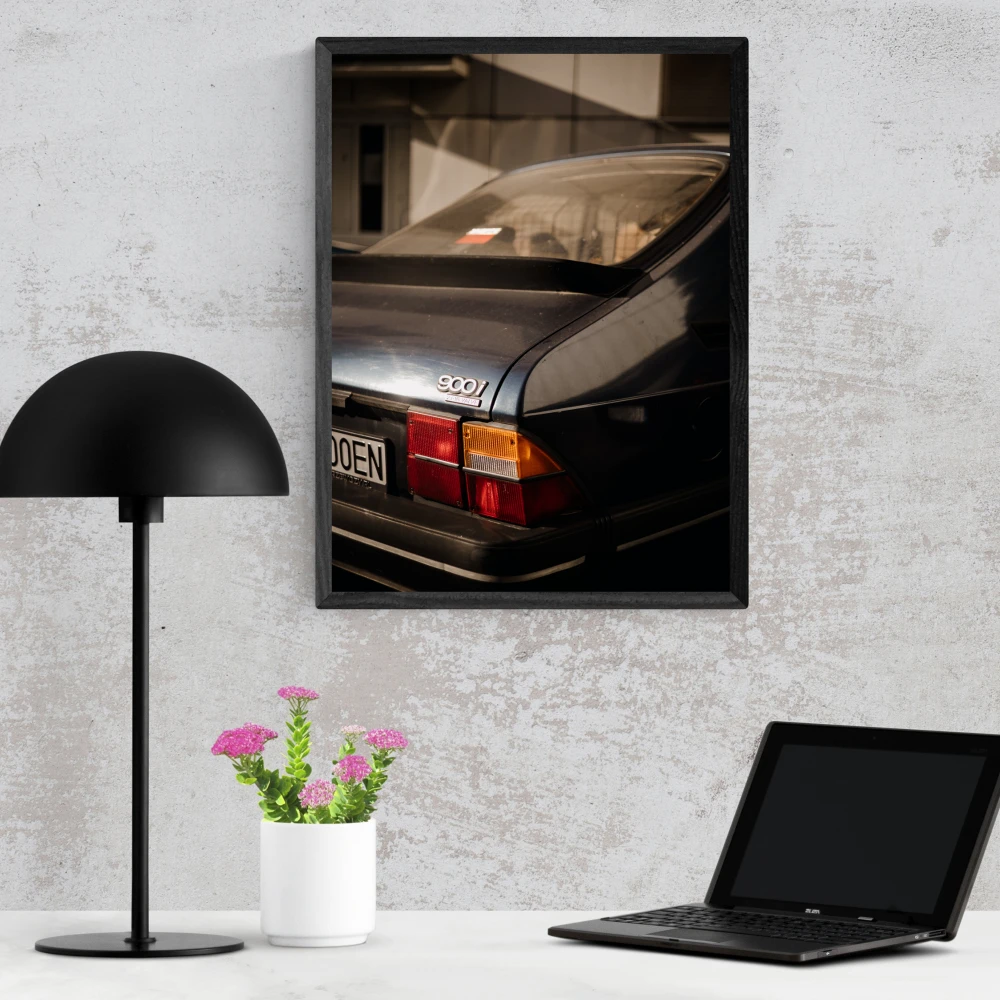 Plakat dekoracyjny Granatowy Saab 900i do dekoracji biura