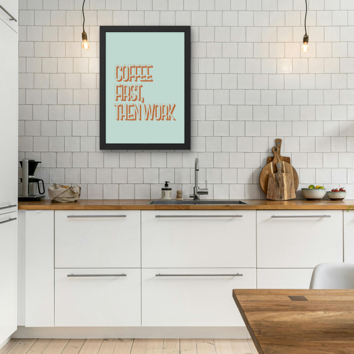 Plakat dla kawosza ze stylową typografią coffee first, then work do dekoracji jadalni lub miejsca pracy