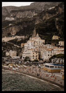 Widok na włoską plażę w Amalfi - autorski plakat z podróży