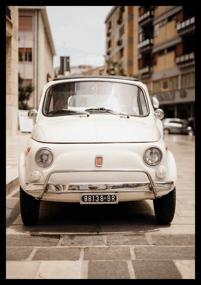 Retro plakat do salonu z wizerunkiem vintage fiata 500 - autorska fotografia