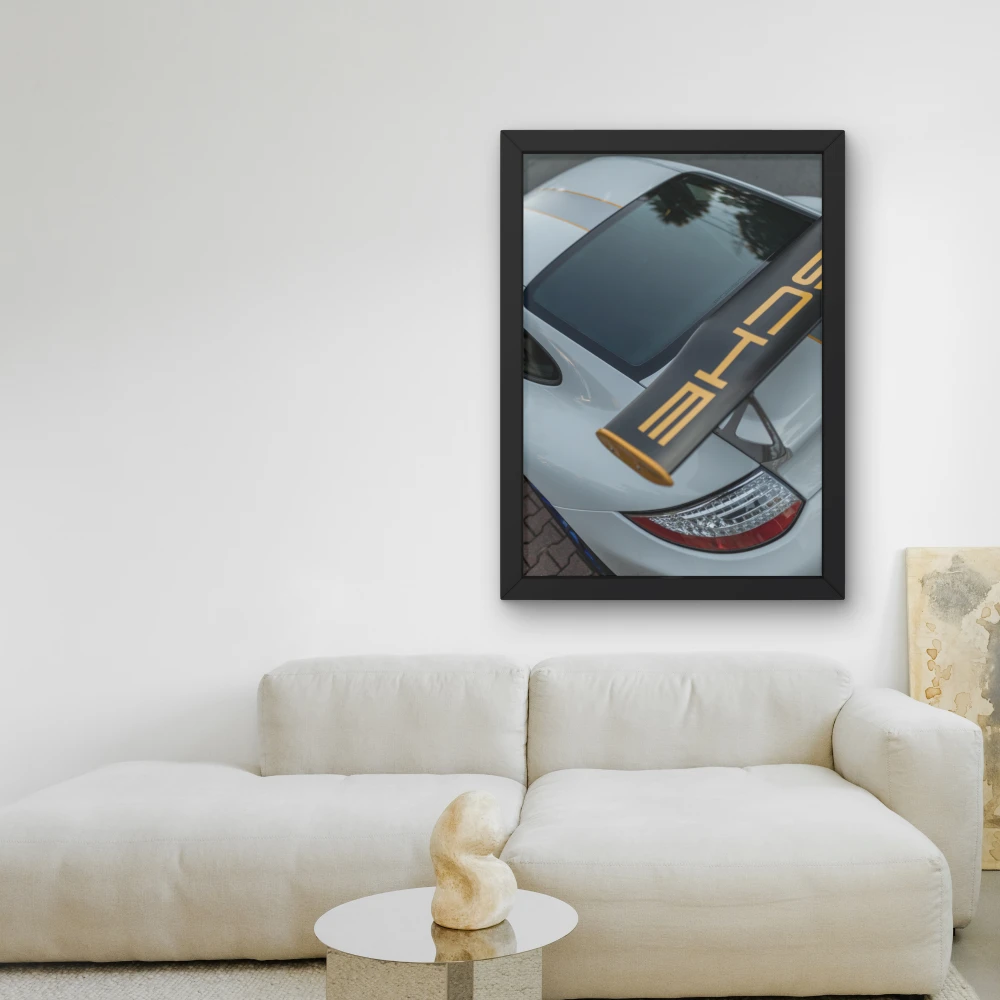 Plakat ze sportowym samochodem popularnej marki do dekoracji biura lub salonu