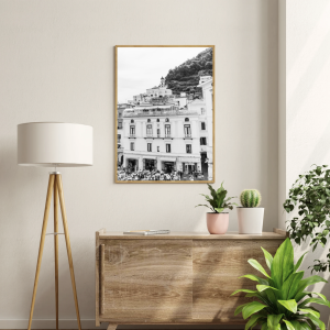 Podróżniczy plakat Amalfi w odcieniach czerni i bieli - dodatek we włoskim stylu do salonu lub sypialni