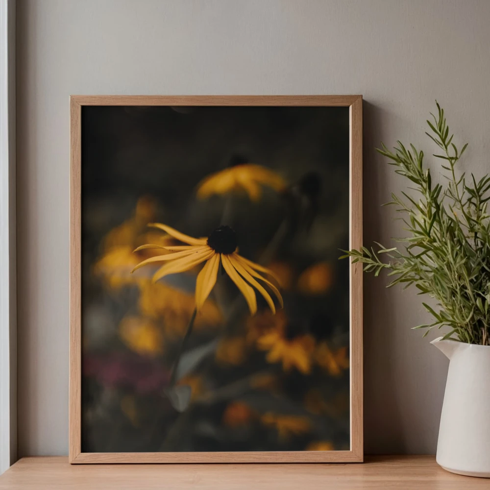Fotograficzny plakat na jesień z żółtym kwiatem na czarnym tle