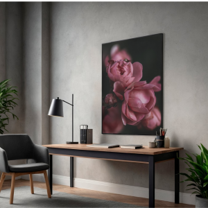 Ponadczasowy plakat z kwiatami do salonu nad kanapę