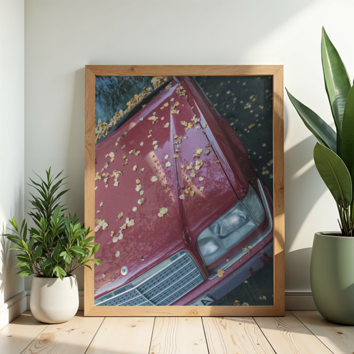 Motoryzacyjny plakat z czerwonym vintage autem do dekoracji salonu lub biura