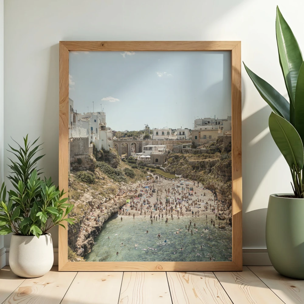 Podróżniczy plakat obrazujący popularną plażę w Polignano a mare