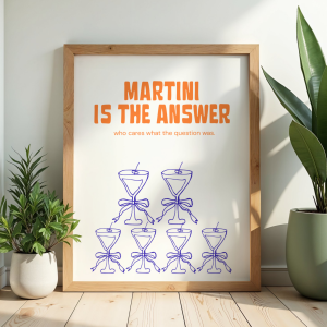 Dekoracyjny plakat z granatowymi kieliszkami i napisem Martini is the answer, who cares what the question was